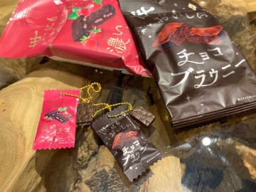 「世にもおいしいチョコブラウニーミニチュアキーホルダー」がカプセルトイ専門店「#C-pla」で限定販売開始！