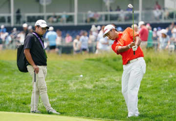 松山、アプローチを確認　全米OPゴルフ、12日開幕