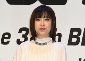 林原めぐみ、外国人を外来種に例えたブログを謝罪。「ザリガニと言われるなんて」「排外主義」と批判されていた