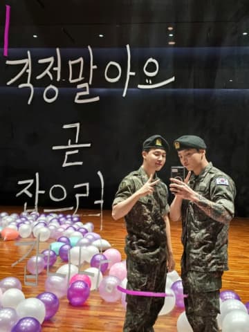 BTS ジミン＆ジョングク、カメラに人見知り！？軍生活での苦労やカムバックに言及「早く恩返しがしたい」