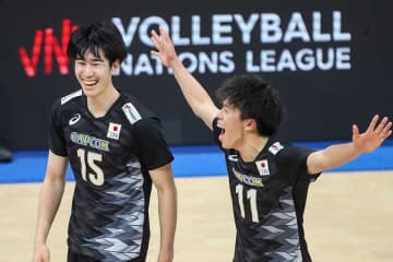 バレー日本、中国に3-0ストレート勝ちの好発進　敵地で圧倒…21歳大学生も豪快186キロサーブで活躍