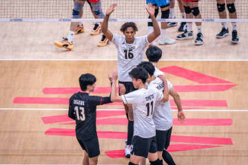 攻めたサーブと安定したプレーを見せた新生男子日本代表が中国相手にストレート勝利！ 【VNL男子2025】