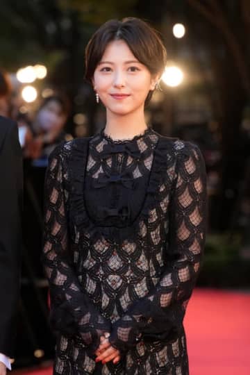 浜辺美波、約４カ月ぶりの投稿で振袖姿を披露→「とってもお似合い」「お姫様みたい」