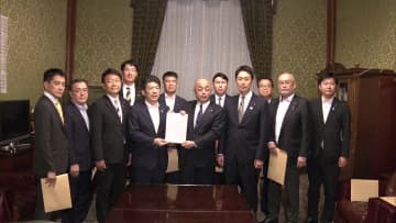 野党7党　7月からのガソリン減税へ法案提出