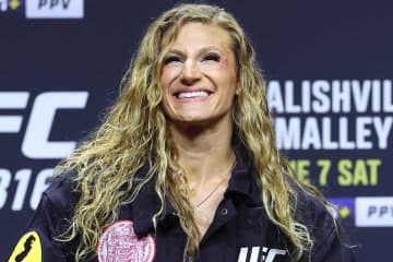 「酷い脱水症状」のような減量乗り越えUFC王者に　柔道で78kg級→61kg過酷さ物語る表情に海外格オタ騒然