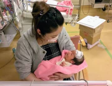 小さな体で2度の大きな手術を乗り越える。装具や車いすを使い、世界を広げていく娘に、寄り添い続けた母【二分脊椎・体験談】