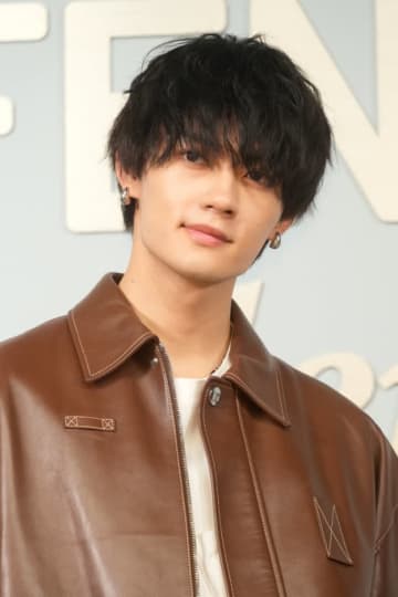 佐野勇斗「120キロを目標に…」始球式に参加→「足の角度がすごいっ！！」「力強いピッチング」と反響
