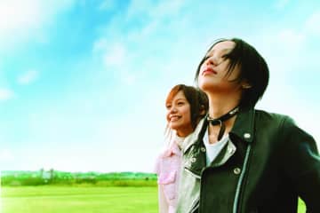 映画『NANA』渋谷でリバイバル上映、中島美嘉・宮﨑あおいが“ナナと奈々”を演じる青春物語