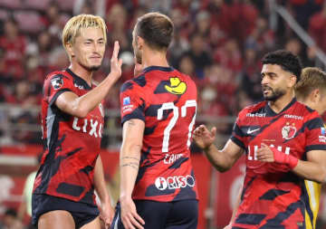【鹿島 4-0 群馬】鈴木優磨がプロ初のハットトリック! 後半出場でヘッド2発＆チャヴリッチ アシスト弾