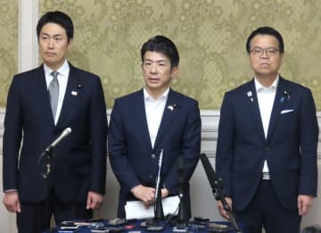 立憲、維新、国民民主の野党７党がガソリン税の暫定税率廃止法案を提出「与野党全員に協力を求めていきたい」