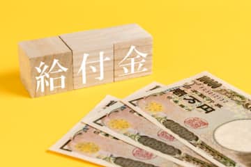 政府・与党から”現金給付策”が浮上『一人3万～4万円案』低所得者への”増額”も検討…ネットでは総ツッコミ「確かに助かりますが…」「いっつも選挙前になると小銭バラまくやん」「先ず消費税なんとかしませんか？」