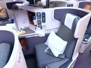 【実録・ビジネスクラス】キャセイパシフィック航空で至高のグルメを堪能｜ラウンジ情報も