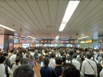 無職50歳男性 “線路にゴミ袋” を置いて妨害し列車が遅延 も中から『履歴書』が出てきて即逮捕 ネットでコメント殺到「無敵の人らしい捕まり方で草」「よりによって自分の履歴書を入れているってどういうこと？ちょっとかなりアレな人なのかなと思います」