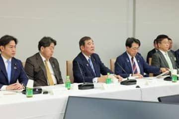 政府、実質賃金の年１％上昇を数値目標化