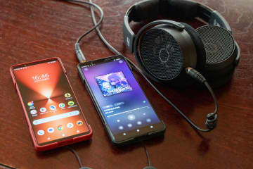 【ミニレビュー】ソニー「Xperia 1 VII」ウォークマンと同じ部材採用のイヤフォンジャックの実力は? 前機種と聴き比べ