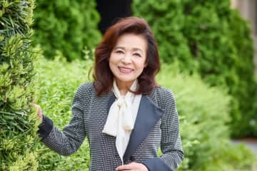 松前ひろ子・デビュー55周年記念曲シングル最終章は故郷の北海道・知内の『矢越岬』と 夫婦演歌の『命みちづれ』の両Ａ面。『矢越岬』のMVの撮影で訪れた知内では道の駅に町民が大集結！「一緒に歌ってくれた映像を急遽入れることになりました！」