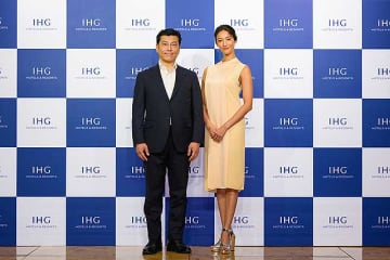 IHGホテルズ＆リゾーツ の名門ホテルを愛用する菜々緒がステイ動画に出演「IHGのホテルはどれも素晴らしいし、居心地が良すぎて部屋から一歩も出ずに過ごしたことも」
