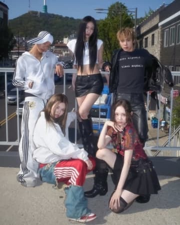 “ILLIT脱退”ヨンソら所属の男女混合グループALLDAY PROJECT、正式デビュー控え予告イメージを公開