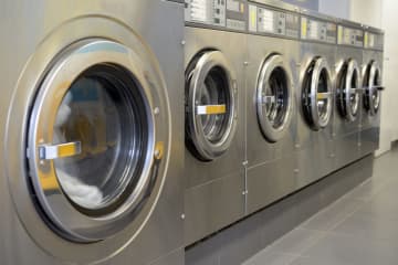 家族分のシーツやタオルケット、まとめて乾かすなら…「コインランドリー」と家庭の「洗濯乾燥機」、どちらが「安い」ですか？