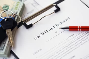 父が亡くなって遺産分割が終わりましたが、そのあと「遺言書」が見つかりました。この場合は遺言書の内容が優先されますか？