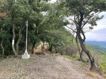 週末の日帰りハイキングに最適！　山頂まで約1時間、駅チカで街ナカの絶景低山「両崖山」とは！？「現地レポ」