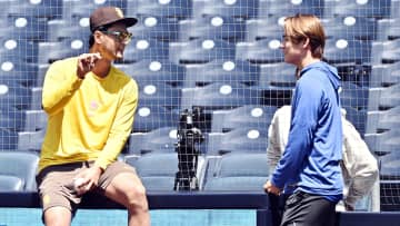 MLBでの“頼れる先輩”ダルビッシュ有に話しかけたい山本由伸　一度断念もブルペンで再会　投手談議に花が咲く