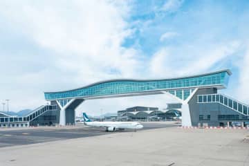 香港政府、航空旅客出国税の適用除外拡大　48時間の乗り継ぎも