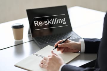 40歳は人生の折り返し地点？　「リスキリング」は果たして仕事の悩み解消に役立つか、これから身に着けるべきスキルとは