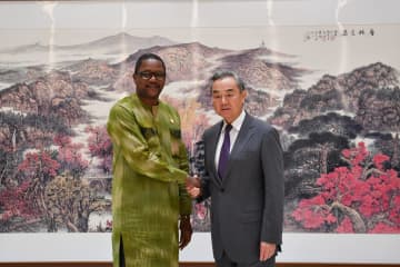 王毅氏、ブルキナファソ外相と会見