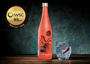 やまや蒸留所の「CRAZY OCTOPUS」が酒類の世界三大コンペティション『IWSC2025』にて金賞を受賞、他3製品が銀賞を受賞