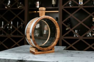 梅雨の家飲み需要増に向けて人気の“熟成ミニ樽”の在庫を強化！香りと時間を楽しむ家飲み革命 -TARU HOLIC-　こもりがちな雨の日は、極上の“晩酌時間”を楽しみませんか？