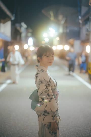 秋元真夏のフォトブック「淡淡」、浴衣カット＆水着カット解禁に