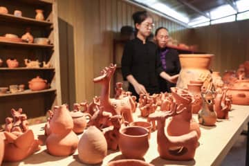 無形文化遺産「黎陶」、伝統保護と地域振興の好例に　中国海南省黒土村