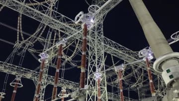 中国西北から西南へ初の超高圧直流送電　新疆－重慶ルート稼働