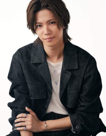 神宮寺勇太、MIKIMOTOの最新キャンペーンに登場！サファイア×デニムで海を想わせる爽やかなルックを披露