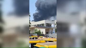 離陸直後の旅客機が墜落　インド西部