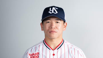 ヤクルト・並木秀尊が152キロの直球を右手小指に受ける　治療を終えプレー継続　高津監督は心配そうに見つめる表情も