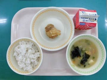 「唐揚げ1個」給食改善へ　福岡市、SNSで批判