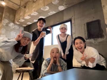 西原亜希、加藤ローサら『ダンドリ。』メンバーとの再会ショット「ドラマは18年前！」