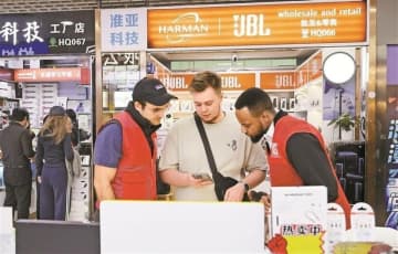 中国旅行が中国ショッピングをけん引、海外観光客の「旅行＋爆買い」加速