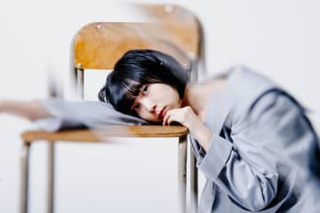 甲斐莉乃、“詩的で実験的な”新境地「モノクロームコネクト」を発表