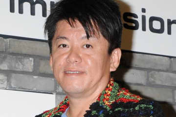 ホリエモン　裸足で田植えするローラへの批判に猛反発…反対派に放った“痛烈2文字”
