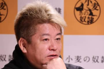 堀江貴文氏「俺いつも裸足でやってるよ」　はだし田植えで批判浴びたローラを擁護