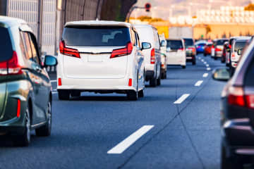 高速道路で “99歳男性” が逆走し正面衝突『高速でUターン』して来た道を逆戻りする映像にコメント殺到「この証言からすると、どこで何をしてるのかわからず走ってそうな感じだな…」「出口過ぎてしまって戻ろうとしたんじゃない？怖すぎる」