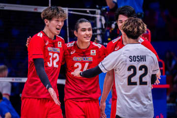 男子日本代表が世界ランク1位のポーランドに粘りを見せるも敗戦【VNL男子2025】