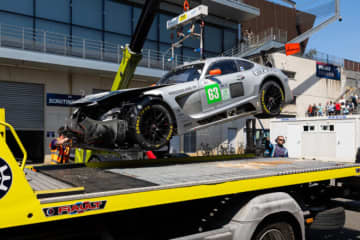 特別“塗装”のAMGは残り2台に。FP1でクラッシュのアイアン・リンクス、63号車のシャシーを交換