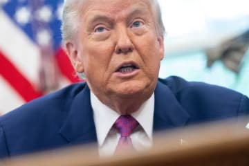 トランプ政権、LGBTQの自殺防止に関わる予算廃止へ。「『命を救う必要がない』とメッセージを送ることになる」著名人から反発の声