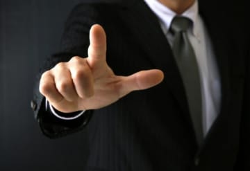 失礼な面接官に「あなたはお客様にもこのような態度で接するのですか？」と反撃した男性　「御社の製品を買うことは無い」を有言実行
