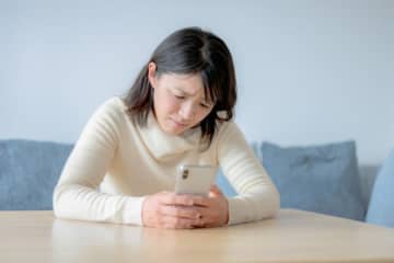 なんで？「田舎をバカにして人を見下すね」友人を自宅マンションに泊めたら“絶縁メール”が届いた女性