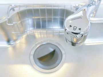スポンジは使いません！1分でできるシンク掃除の"新定番"。イヤ～な「ぬめり」対策にも♪